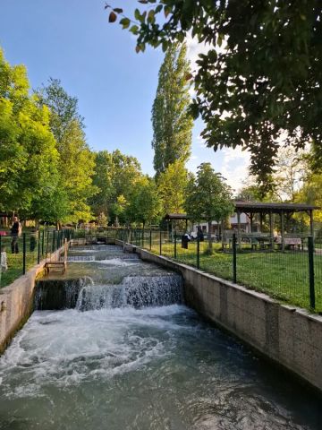 La pequeña cascada del arroyo