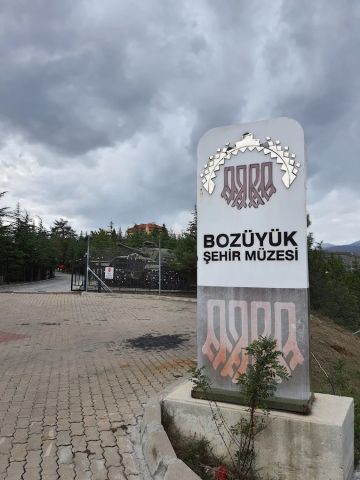 Müze giriş tabelası
