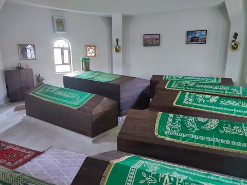 Türbe içi — sandukalar