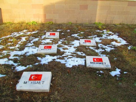 Die namenlosen Gefallenen — die „Mehmet“-Steine