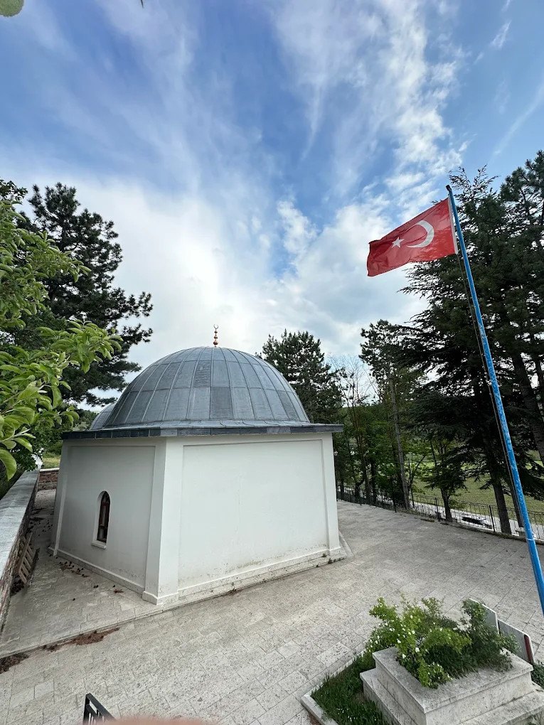 Kumral Abdal Türbesi